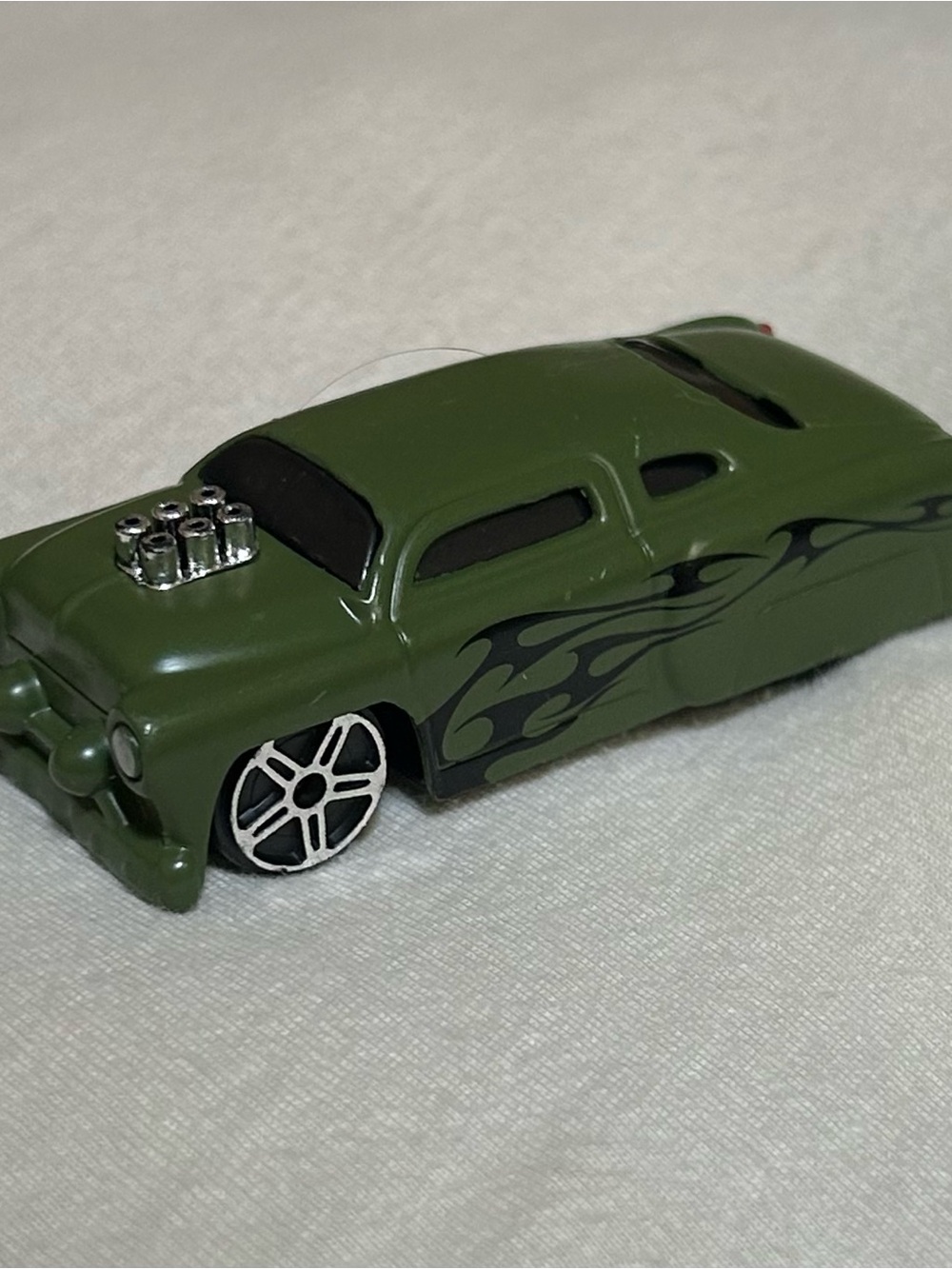 Maisto Leadfoot Olive Green Black Flames Chopped Custom Hot Rod 1/64 Scale